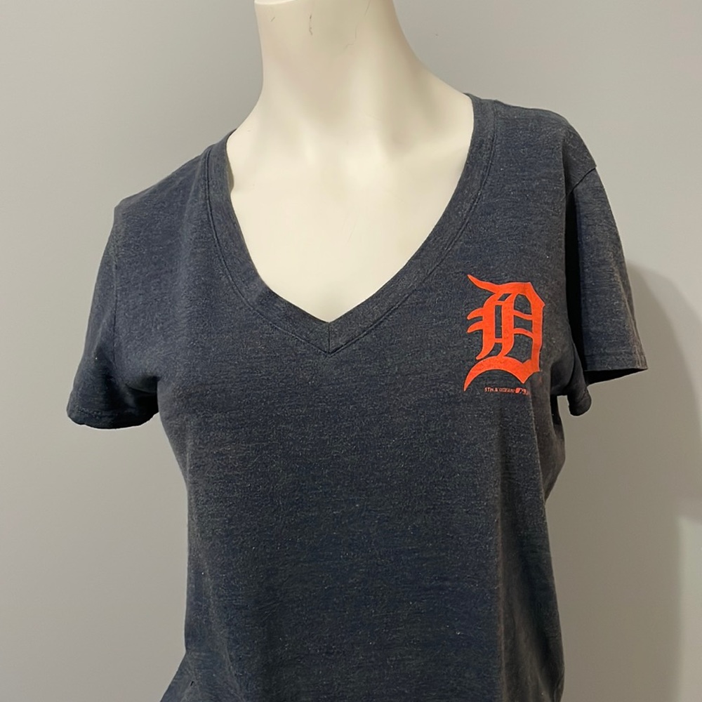 Detroit Tigers baseball tee shirt, size Large. Bundle & Save! Or make offers!